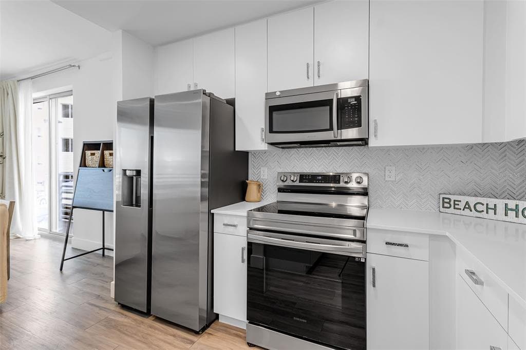 1703 N TAMIAMI TRAIL #211 5