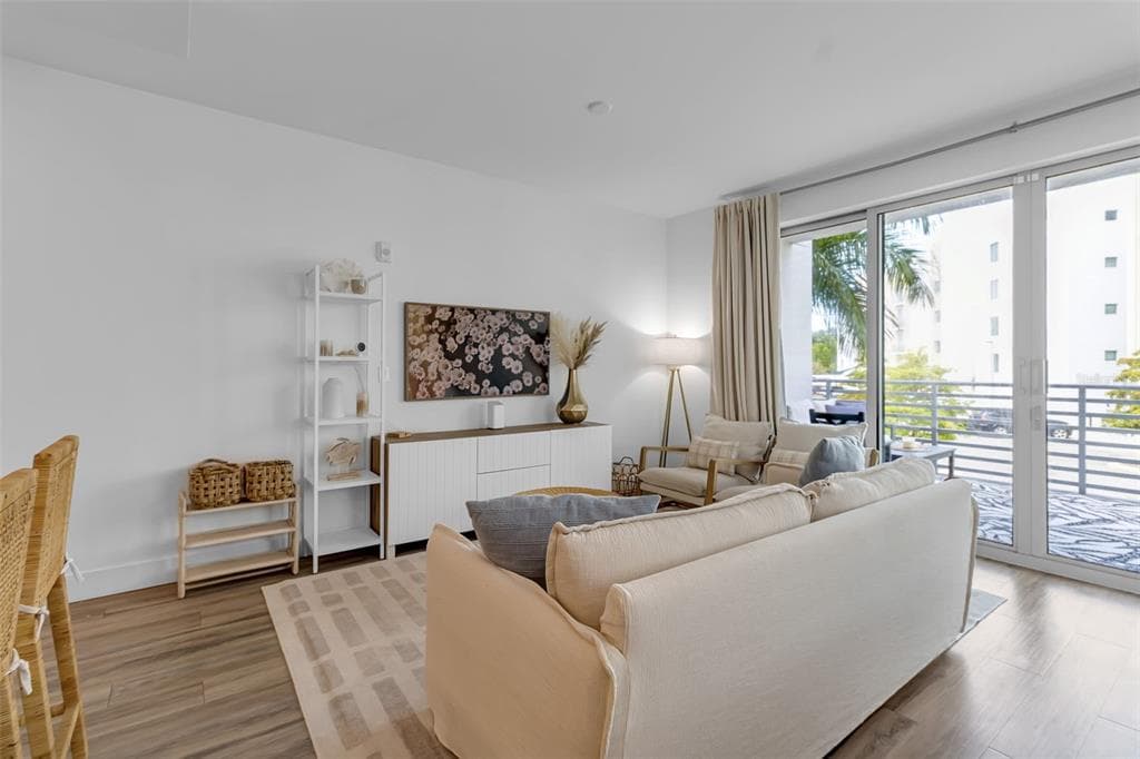 1703 N TAMIAMI TRAIL 211 photo 9