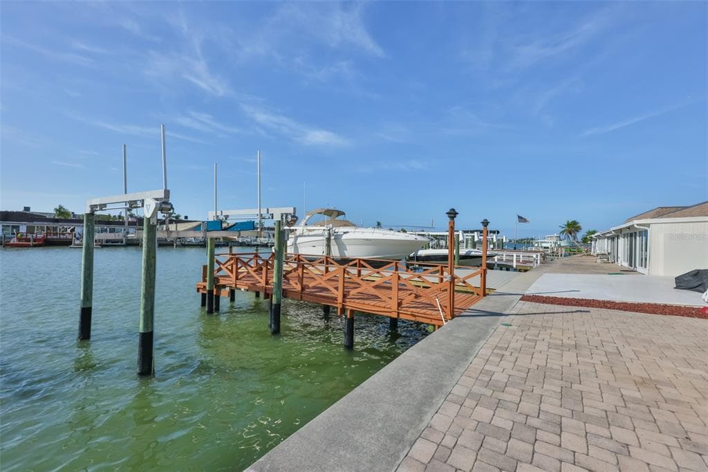 574 BOCA CIEGA POINT BOULEVARD N 2205 photo 17