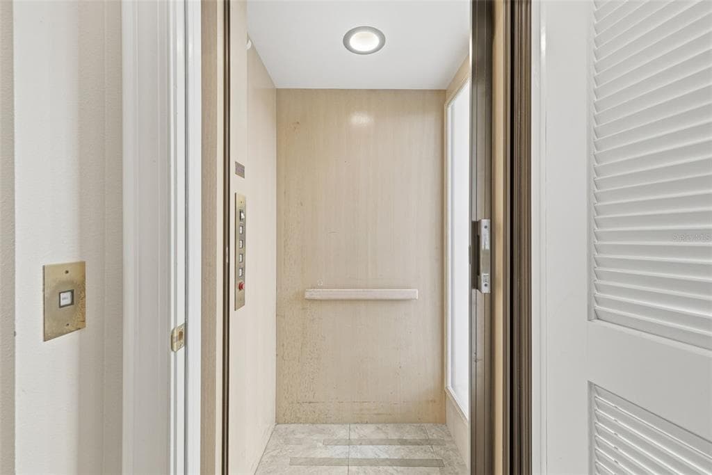 24 N PINE CIRCLE photo 12