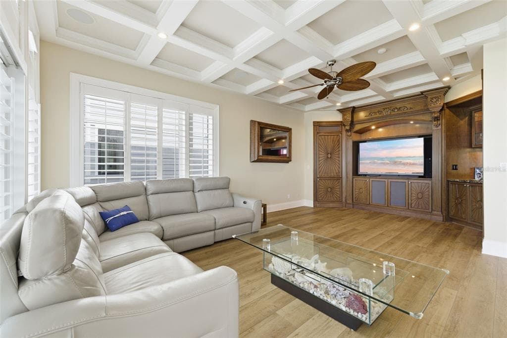 24 N PINE CIRCLE photo 18