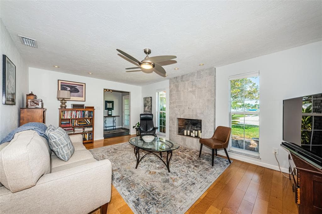 1496 49TH AVENUE NE photo 12