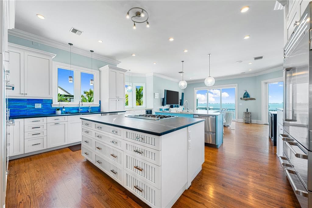 350 S SHORE DRIVE photo 16