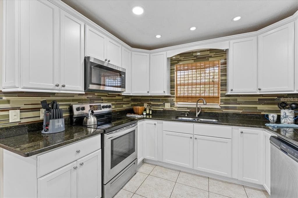 344 CROSSWINDS DRIVE photo 17