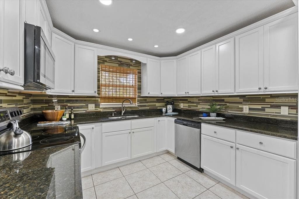 344 CROSSWINDS DRIVE photo 18