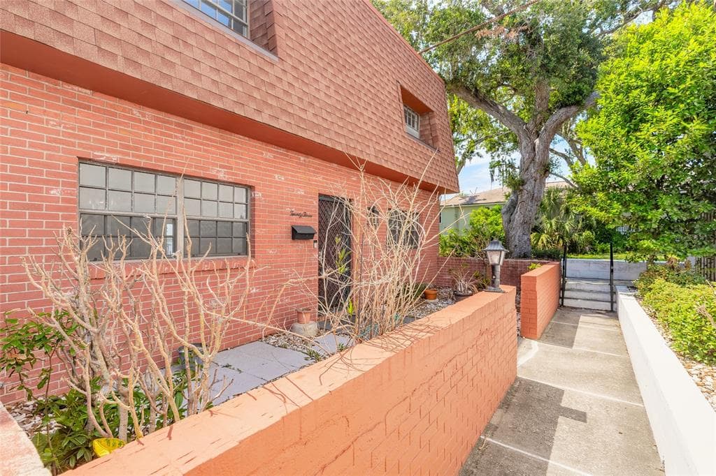 625 N HALIFAX AVENUE #23 2