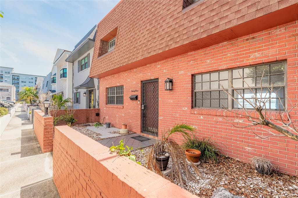 625 N HALIFAX AVENUE #23 1