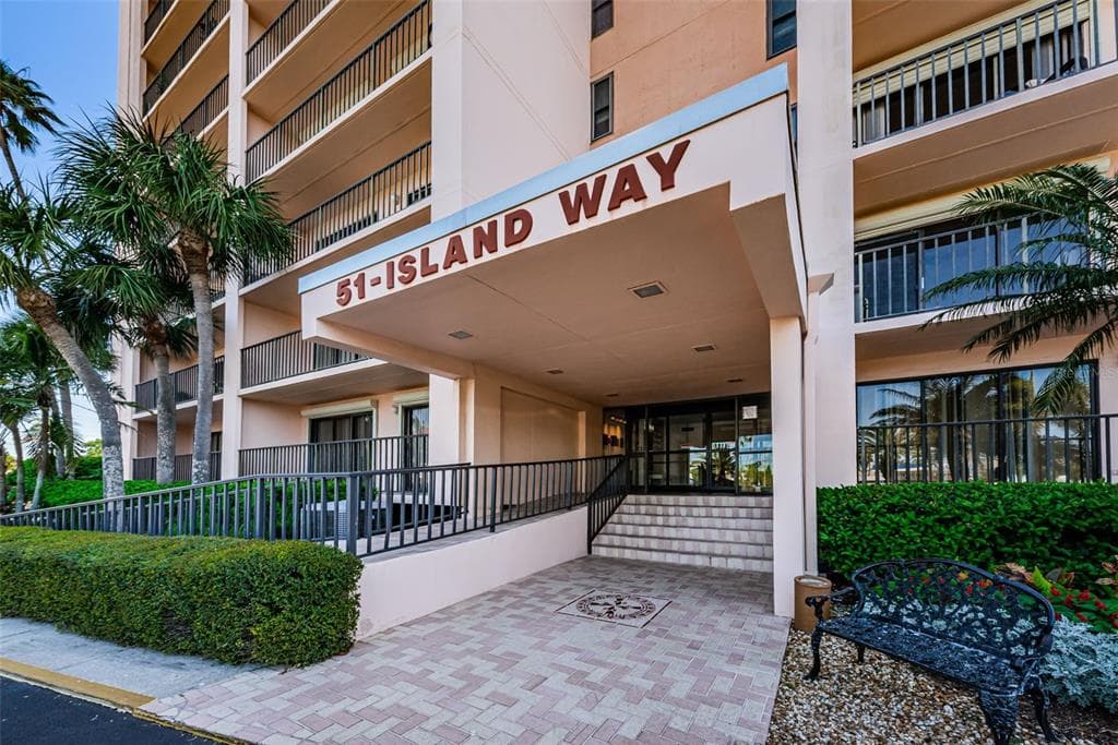 51 ISLAND WAY 306 photo 2