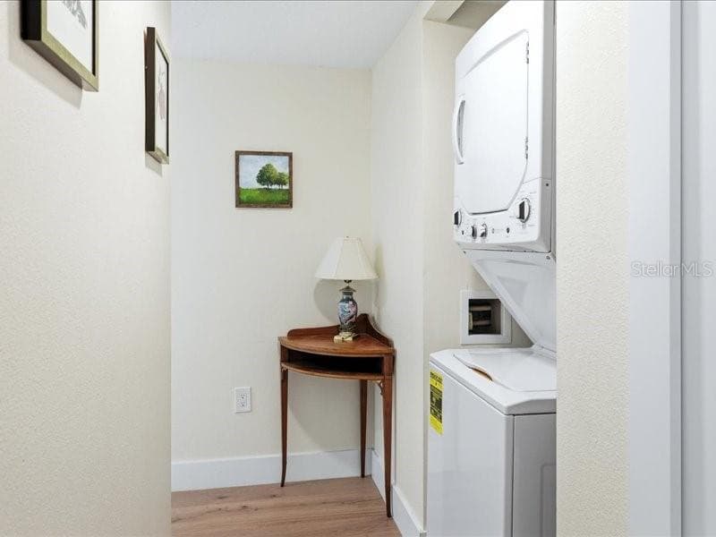 1848 SHORE DRIVE S 101 photo 16