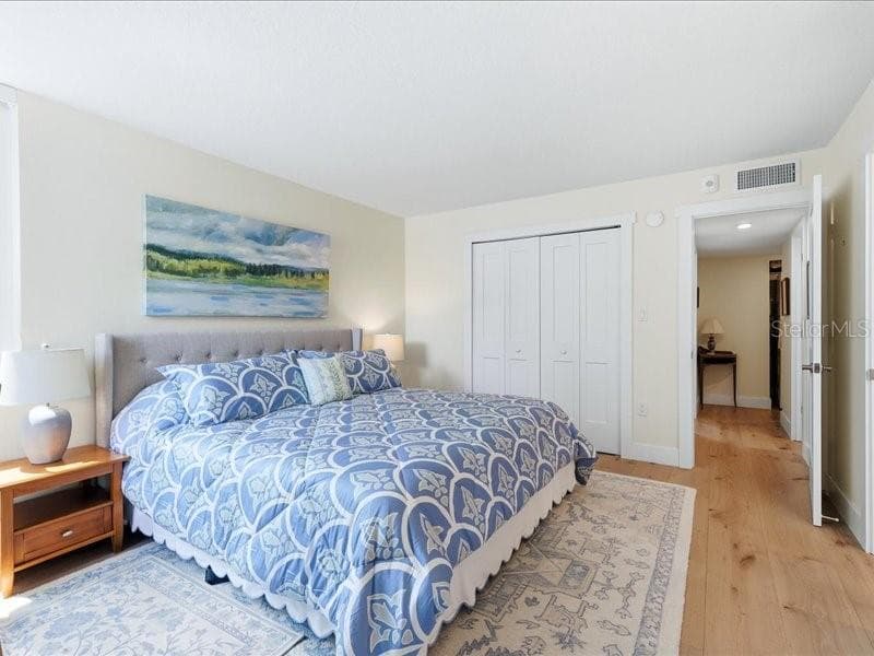 1848 SHORE DRIVE S 101 photo 20