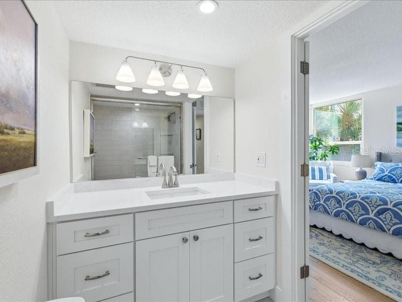 1848 SHORE DRIVE S 101 photo 19
