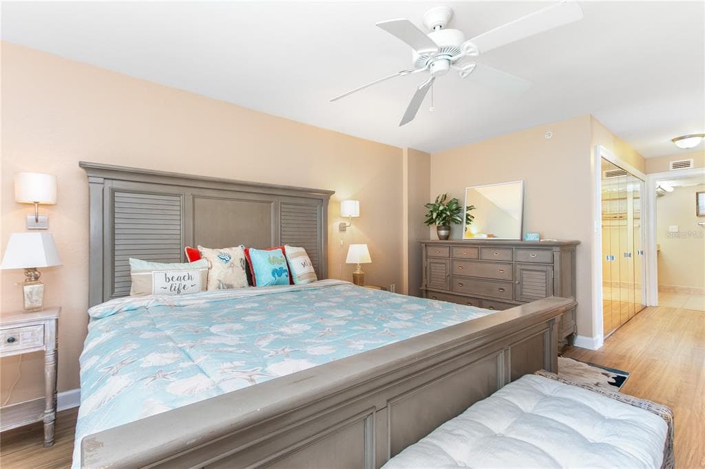 400 ISLAND WAY 212 photo 23