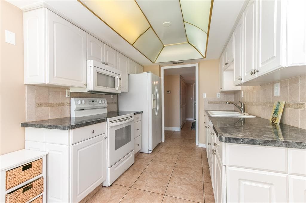 400 ISLAND WAY 212 photo 16
