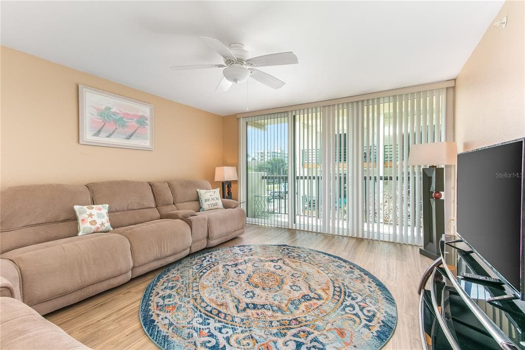 400 ISLAND WAY 212 photo 9