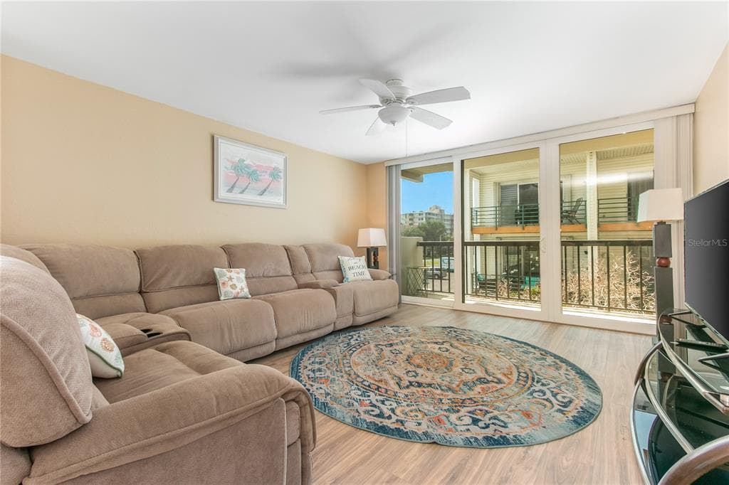 400 ISLAND WAY 212 photo 10