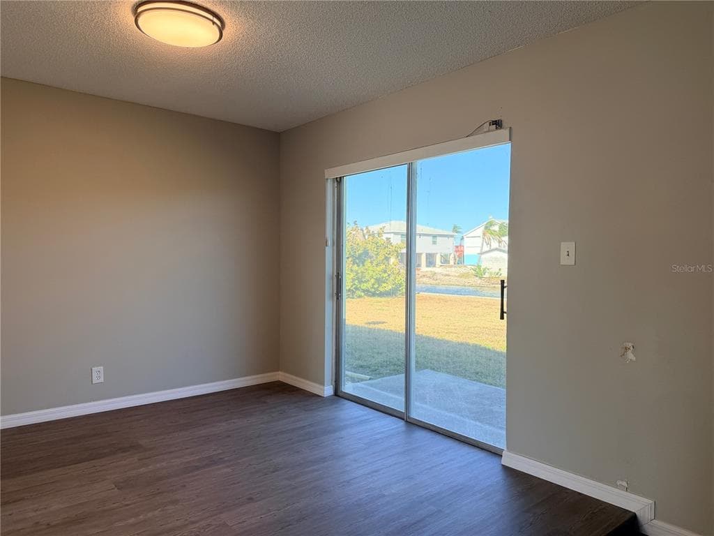 814 SEABREEZE DRIVE photo 24