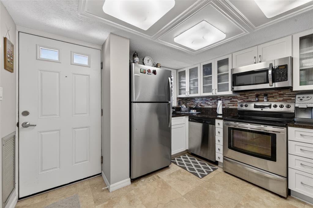 4811 SAXON DRIVE A-203 photo 6