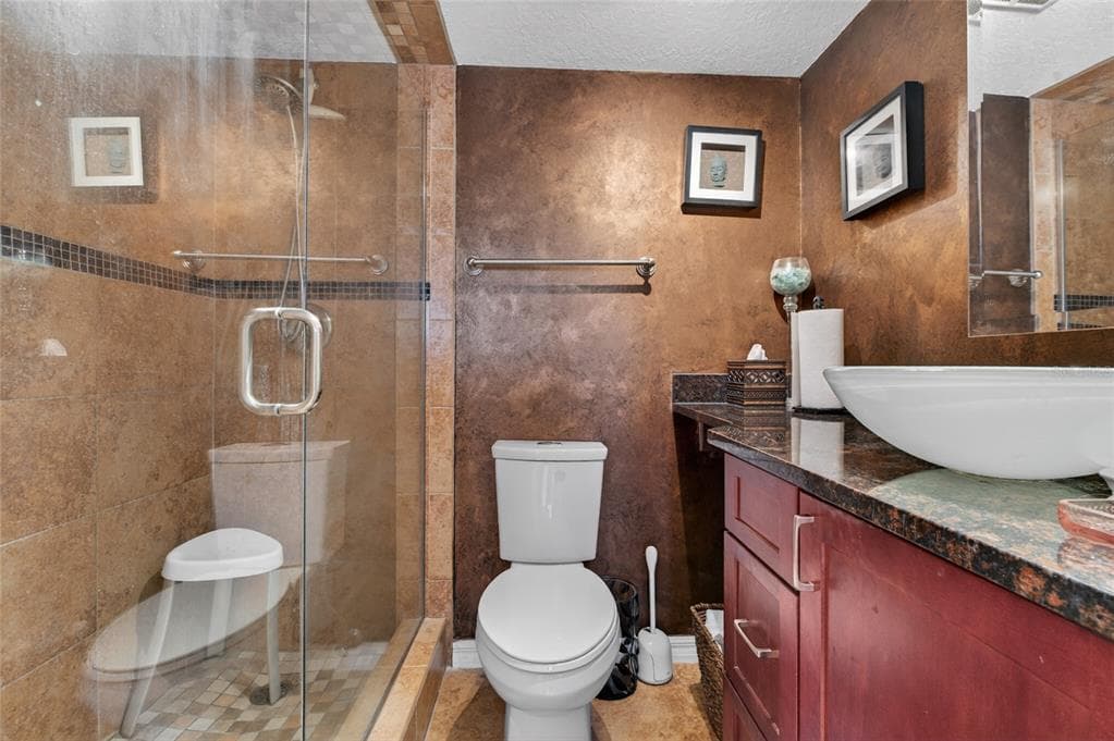 4811 SAXON DRIVE A-203 photo 10