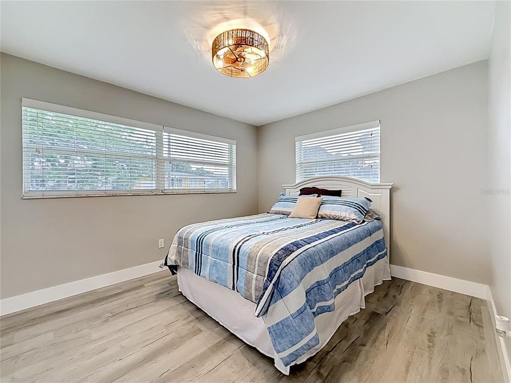508 SHORE DRIVE photo 18