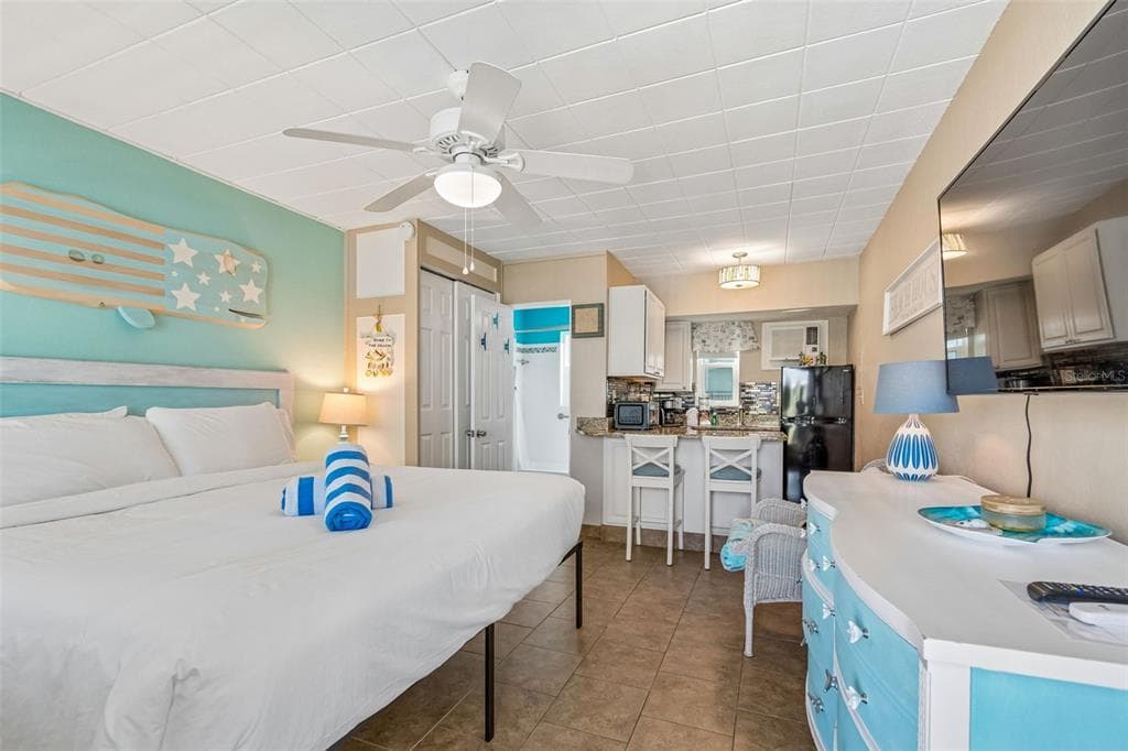 11730 GULF BOULEVARD 31 photo 4
