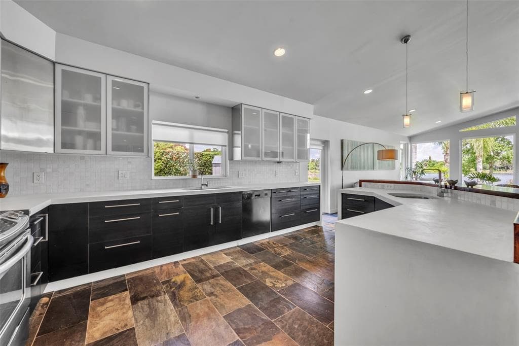 1841 LAKE SPIER DRIVE photo 12