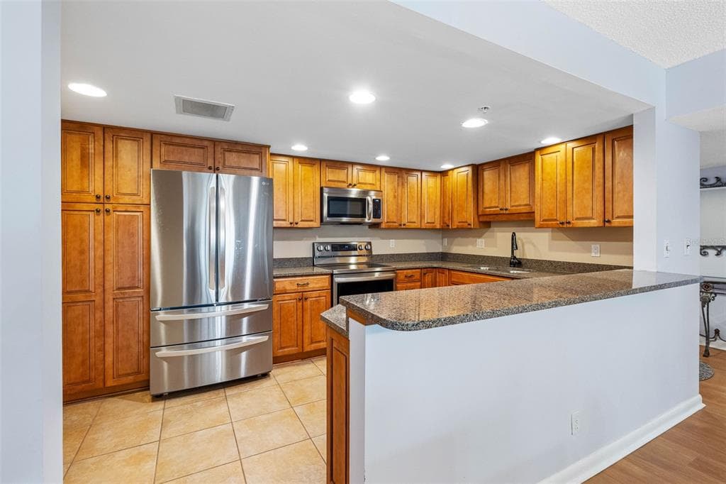 1480 GULF BOULEVARD 1011 photo 7