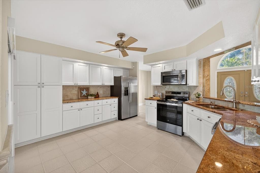 3640 HARBORVIEW COURT photo 16