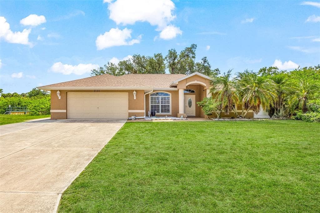 2590 ABBOTSFORD STREET photo 2