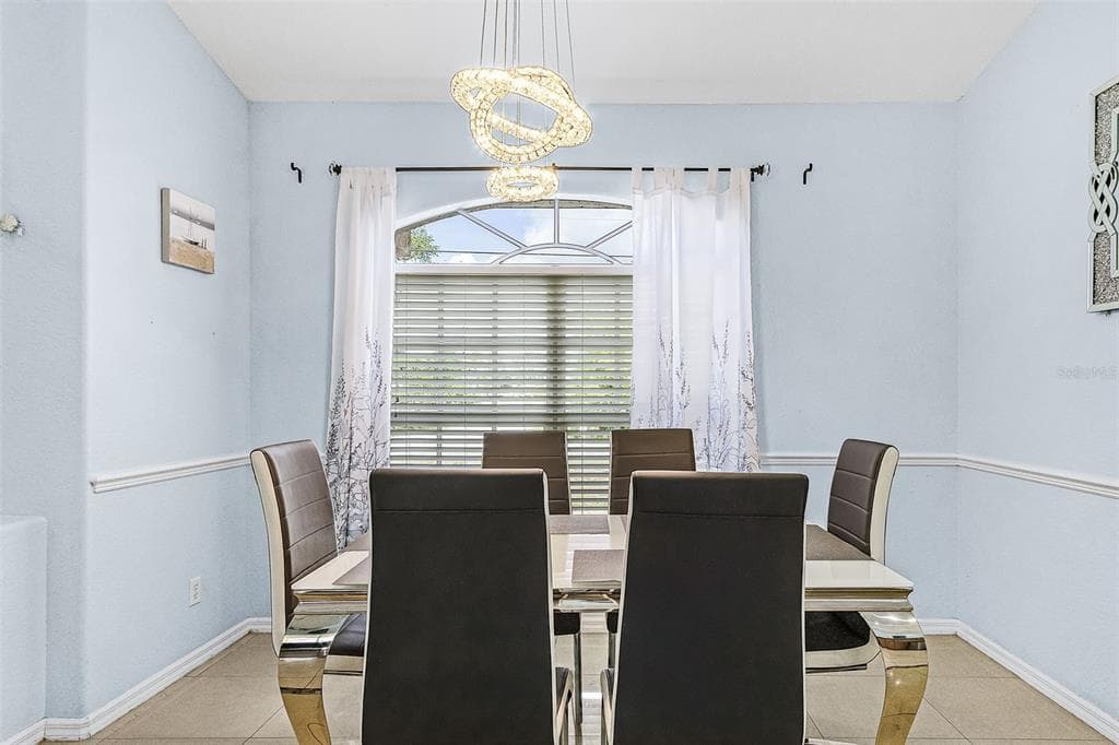 2590 ABBOTSFORD STREET photo 6