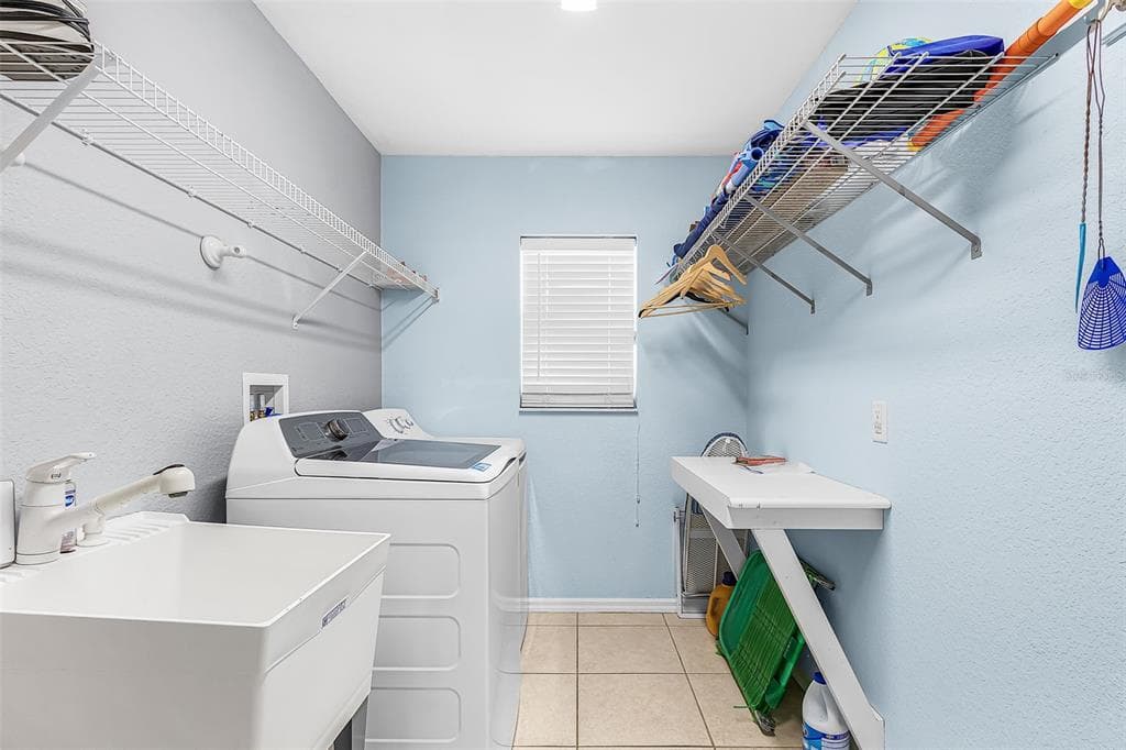 2590 ABBOTSFORD STREET photo 13