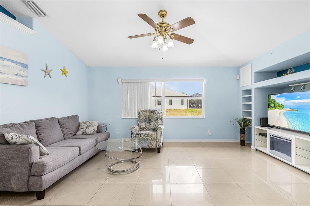 2590 ABBOTSFORD STREET photo 17