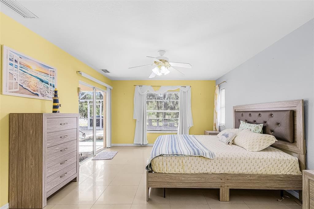 2590 ABBOTSFORD STREET photo 7