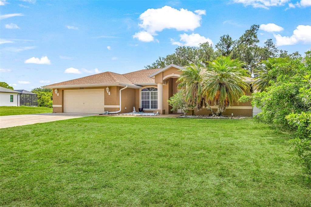 2590 ABBOTSFORD STREET photo 3