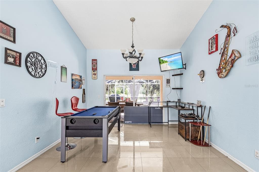 2590 ABBOTSFORD STREET photo 5