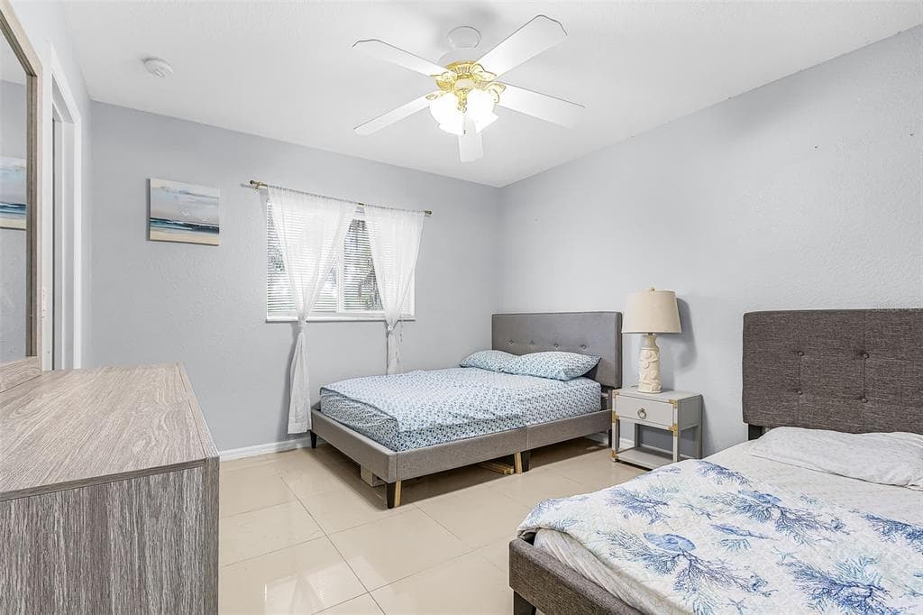 2590 ABBOTSFORD STREET photo 20
