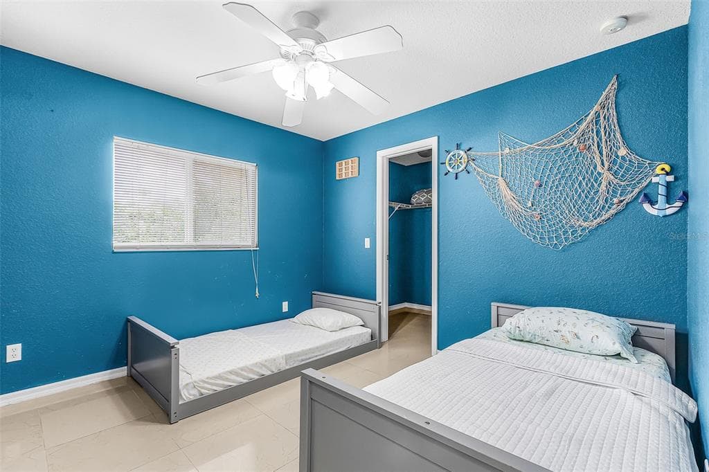 2590 ABBOTSFORD STREET photo 21