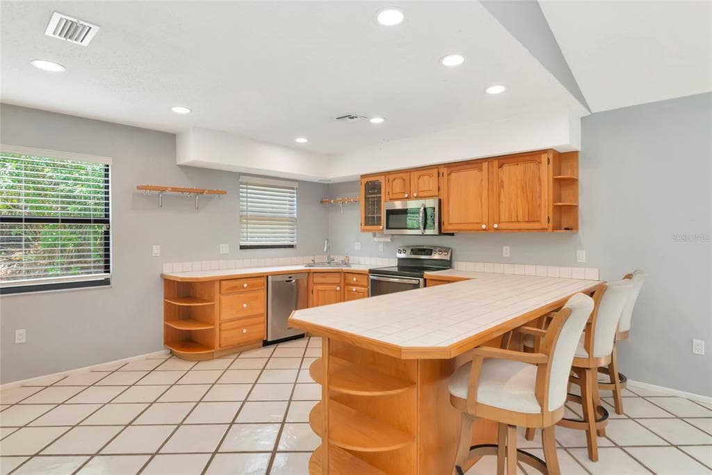 225 HOFFER STREET photo 9