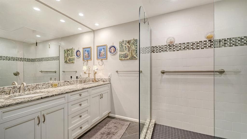 3840 MARINERS WAY 524A photo 24