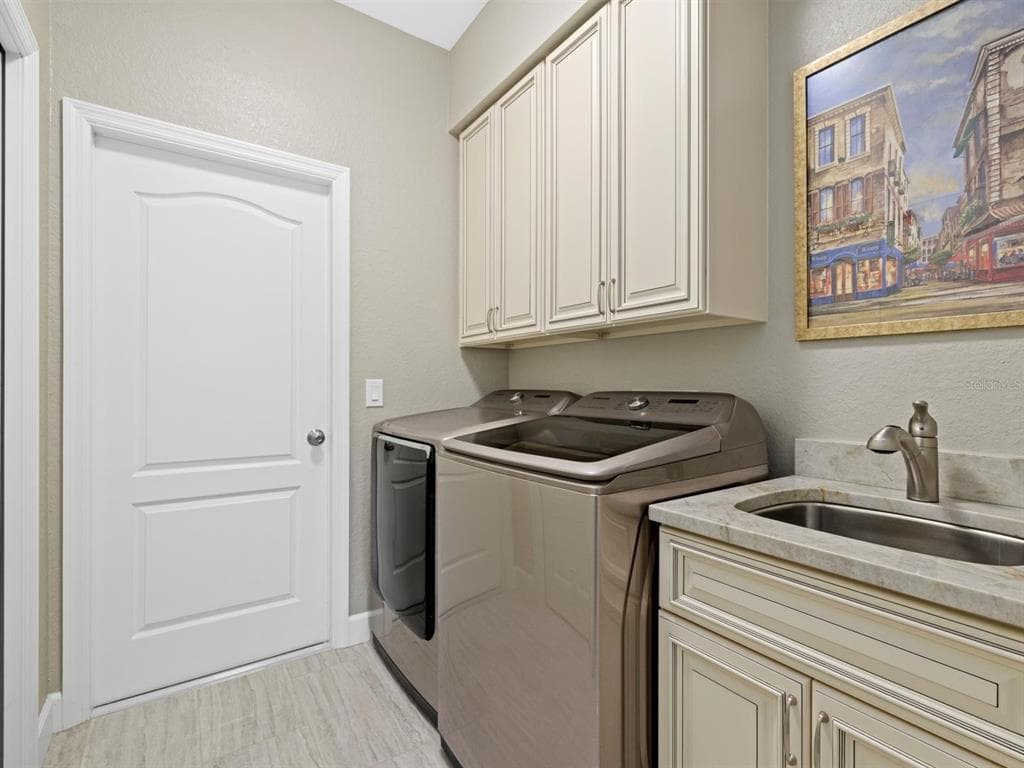 340 MCCABE STREET photo 13