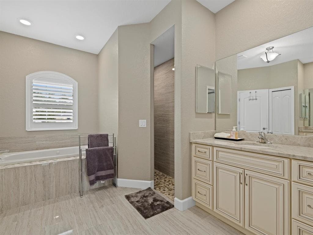 340 MCCABE STREET photo 18