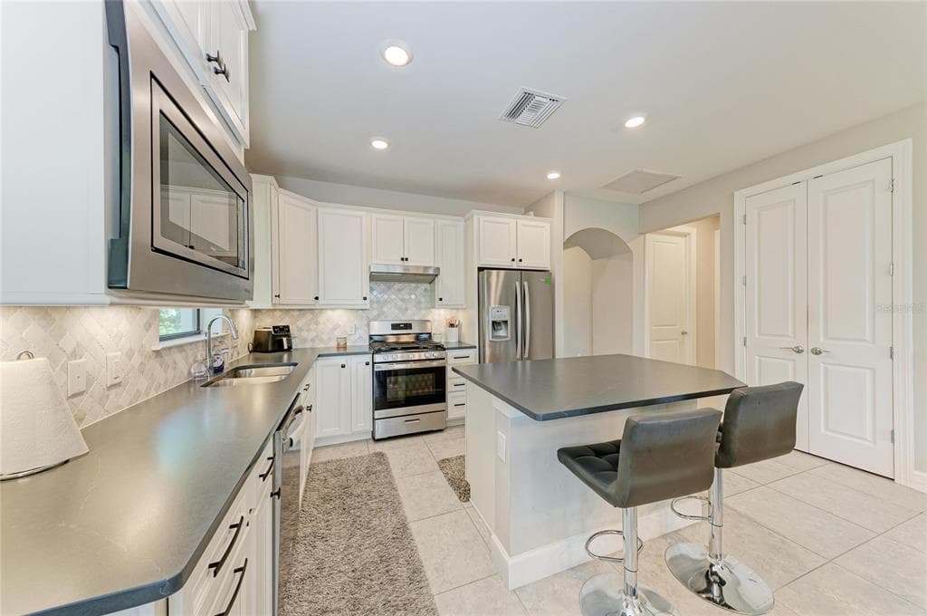 7018 HOLBROOK COVE photo 17