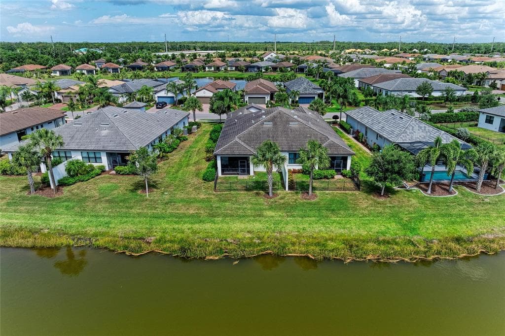 7018 HOLBROOK COVE photo 3