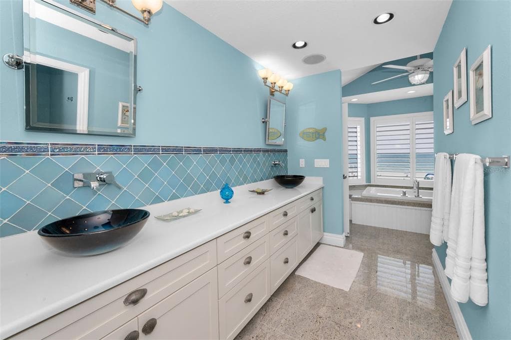 13303 GULF LANE photo 17