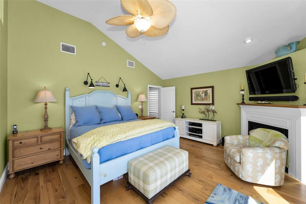 13303 GULF LANE photo 16