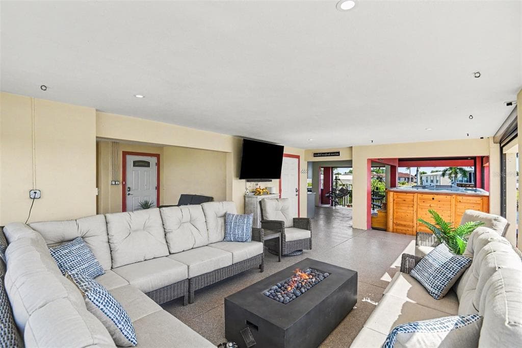 604 TAHITI COURT photo 18