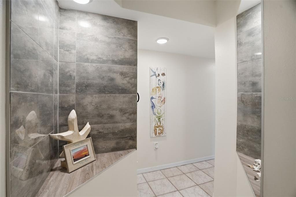 5557 SEA FOREST DRIVE 215 photo 6