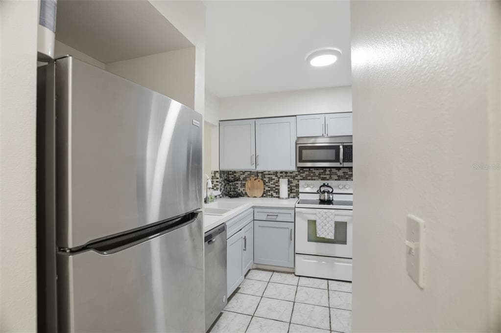 5557 SEA FOREST DRIVE 215 photo 5