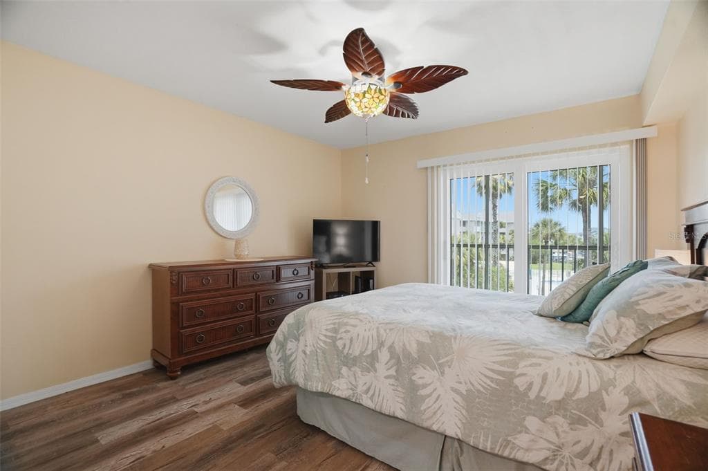 5557 SEA FOREST DRIVE 215 photo 11