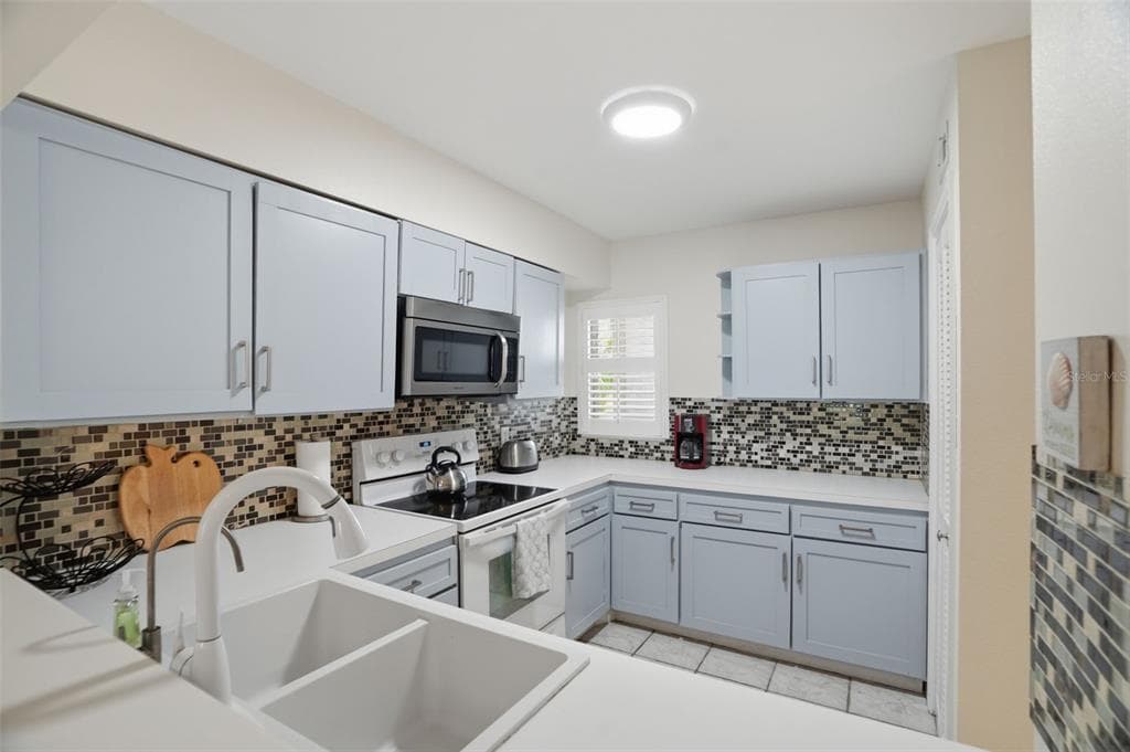 5557 SEA FOREST DRIVE 215 photo 21