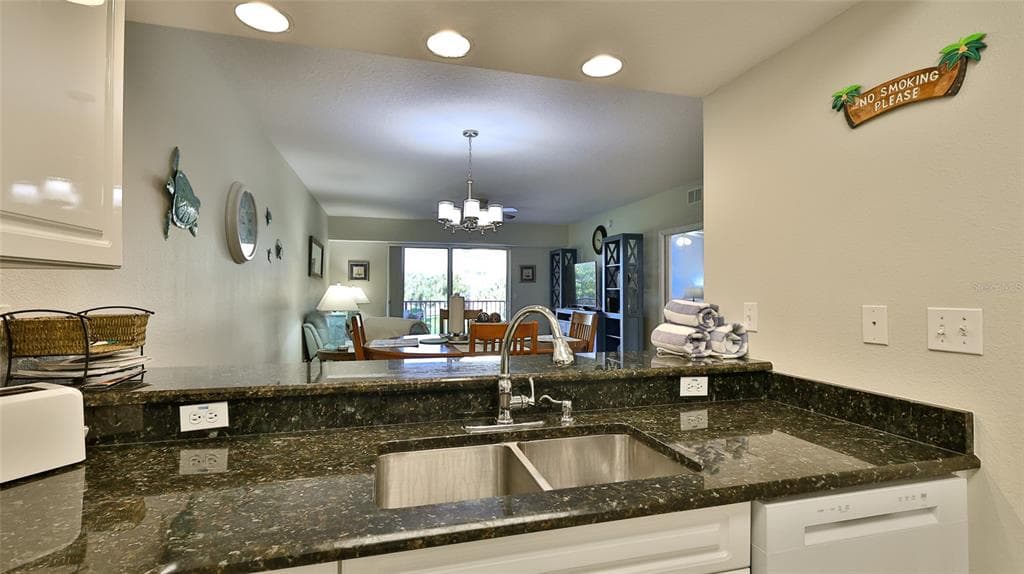 5300 S ATLANTIC AVENUE 15-203 photo 9